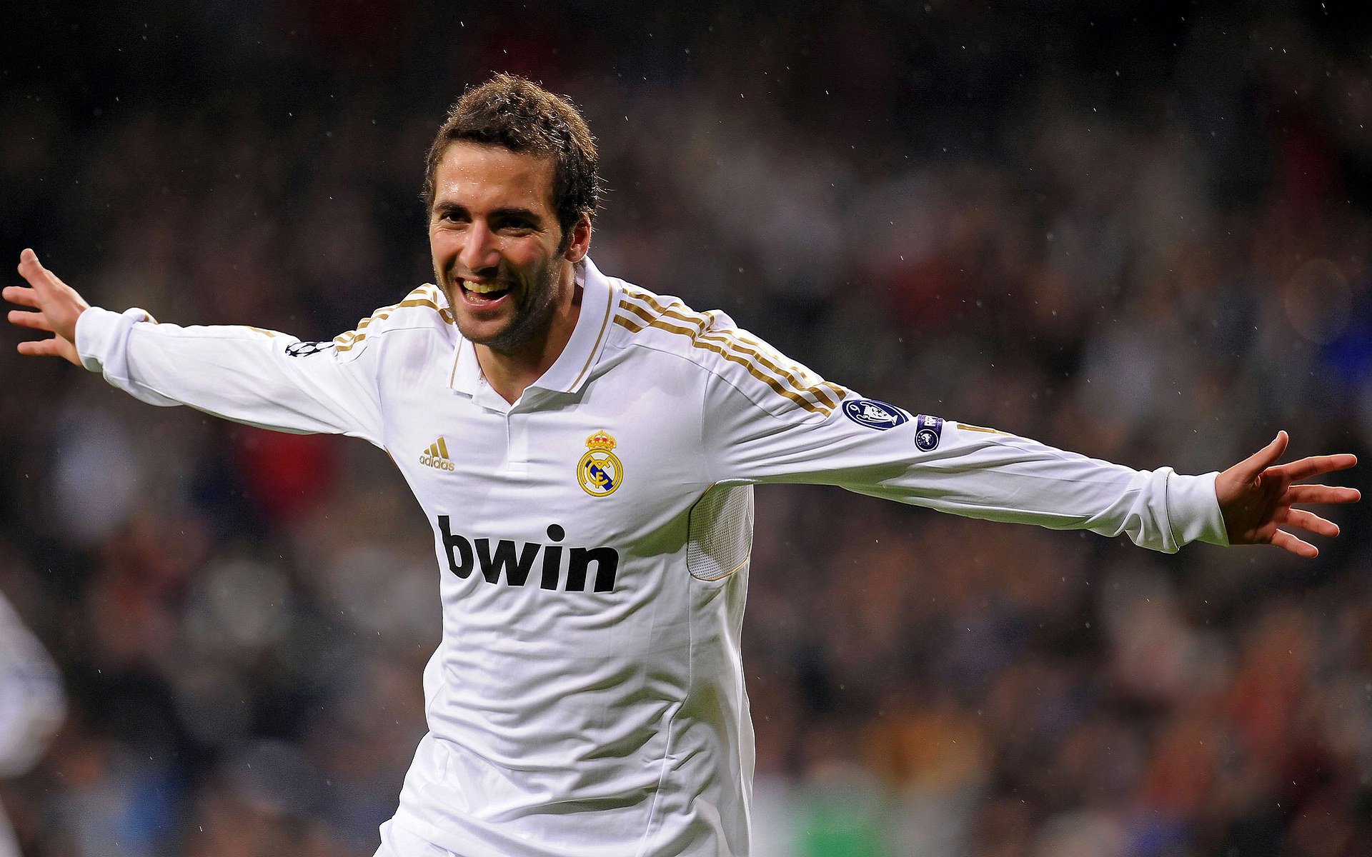 爱游戏体育在线-“意甲激战频繁，冠军悬念愈发浓厚”，意甲经典比赛