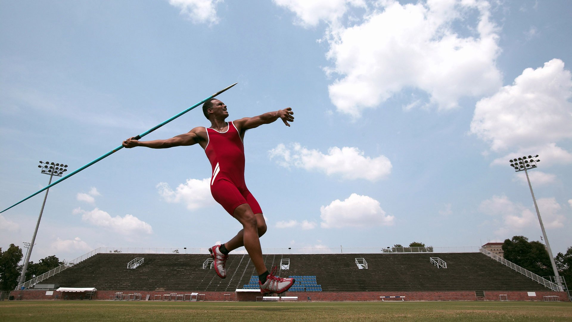 《电竞赛事的数字化转型：从线下走向云端》，电子竞技赛事的内涵构建及传播价值
