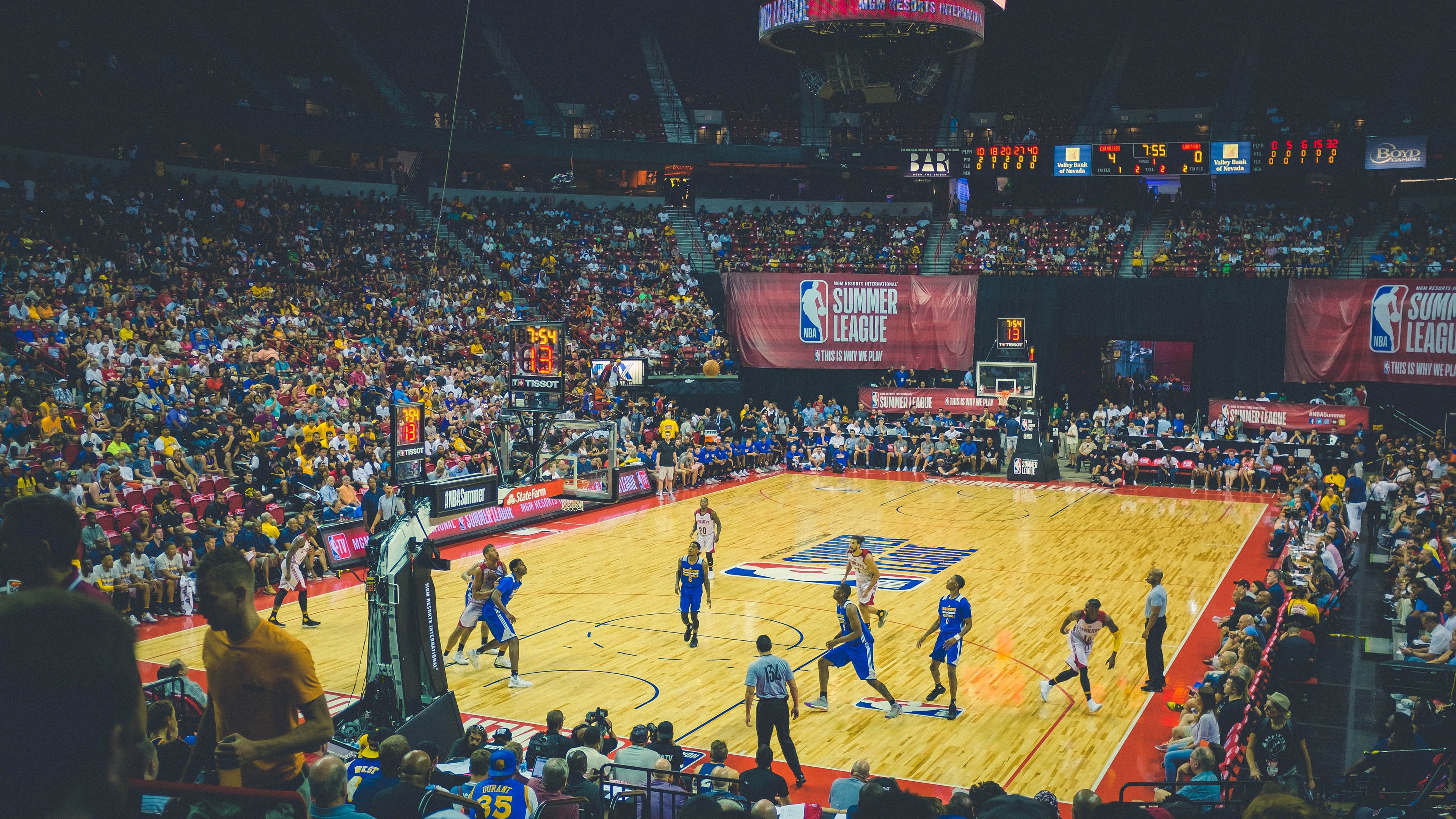 爱游戏真人体育娱乐-高校篮球联赛影响力逐步扩大，大学生体育热情高涨，大学篮球赛事